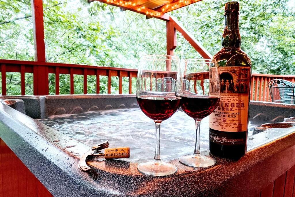 Four Private Suites - Hot Tub - Arcade - Fast Wi-Fi - One Minute To Parkway Fun Пиджен Фордж Екстериор снимка