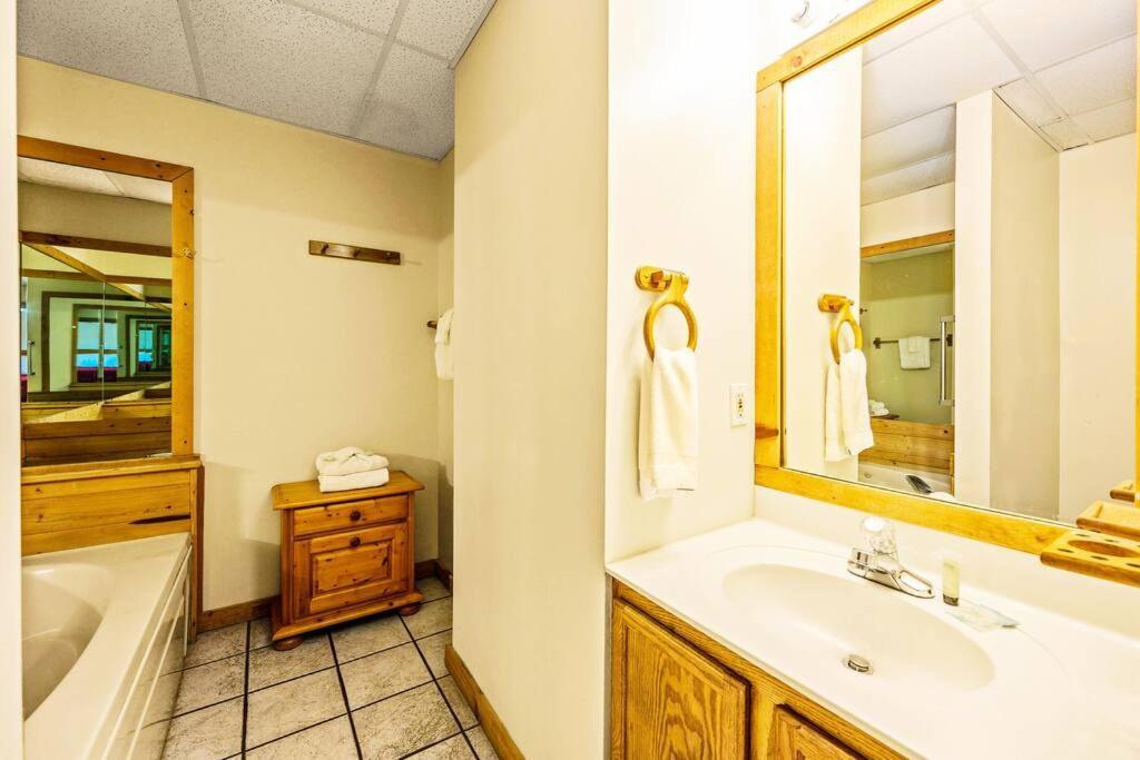 Four Private Suites - Hot Tub - Arcade - Fast Wi-Fi - One Minute To Parkway Fun Пиджен Фордж Екстериор снимка