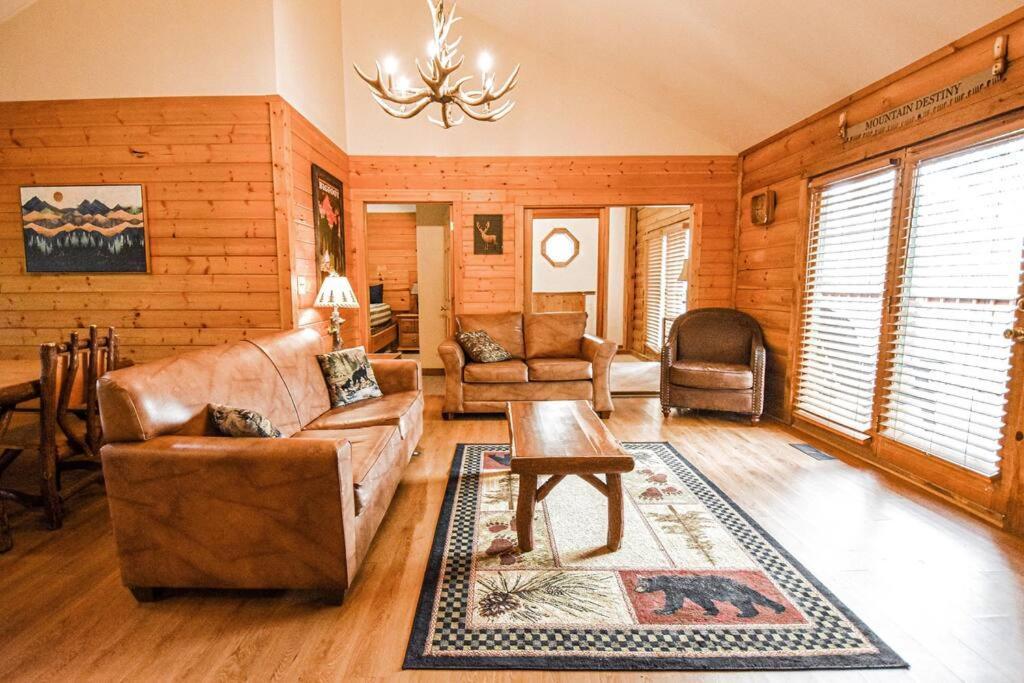 Four Private Suites - Hot Tub - Arcade - Fast Wi-Fi - One Minute To Parkway Fun Пиджен Фордж Екстериор снимка